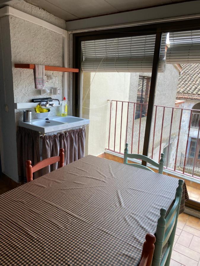 Hostal Casiano Camarasa Exterior photo